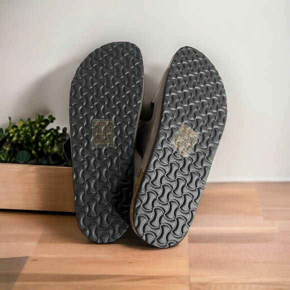 Lucky Brand Men’s Blanc Footbed Double Strap Buckle Suede Cork Sandal - Picture 6 of 7